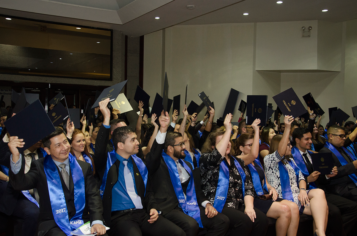 ICAP gradúa 100 nuevos profesionales en el Acto XLIII de Graduación