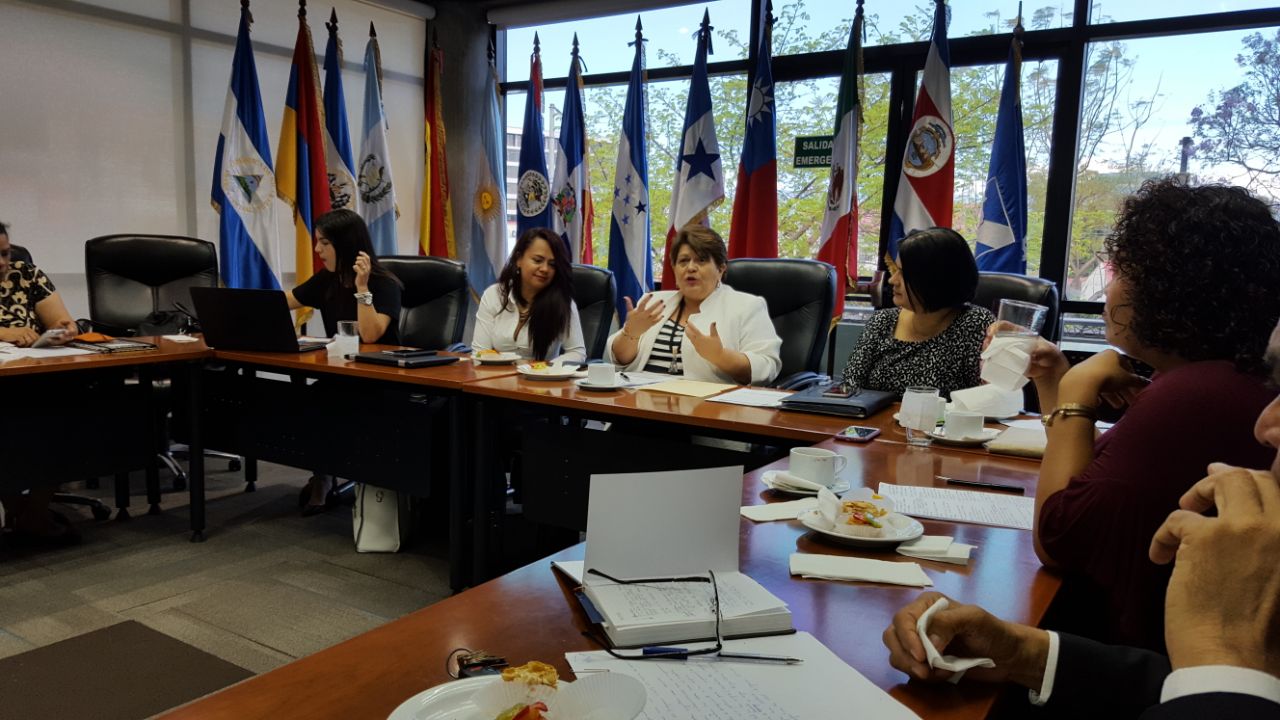 Ministras del MIDEPLAN y MEIC resaltan importancia de las recomendaciones hechas por el ICAP para la mejora del Programa Mujeres Empresarias en Costa Rica