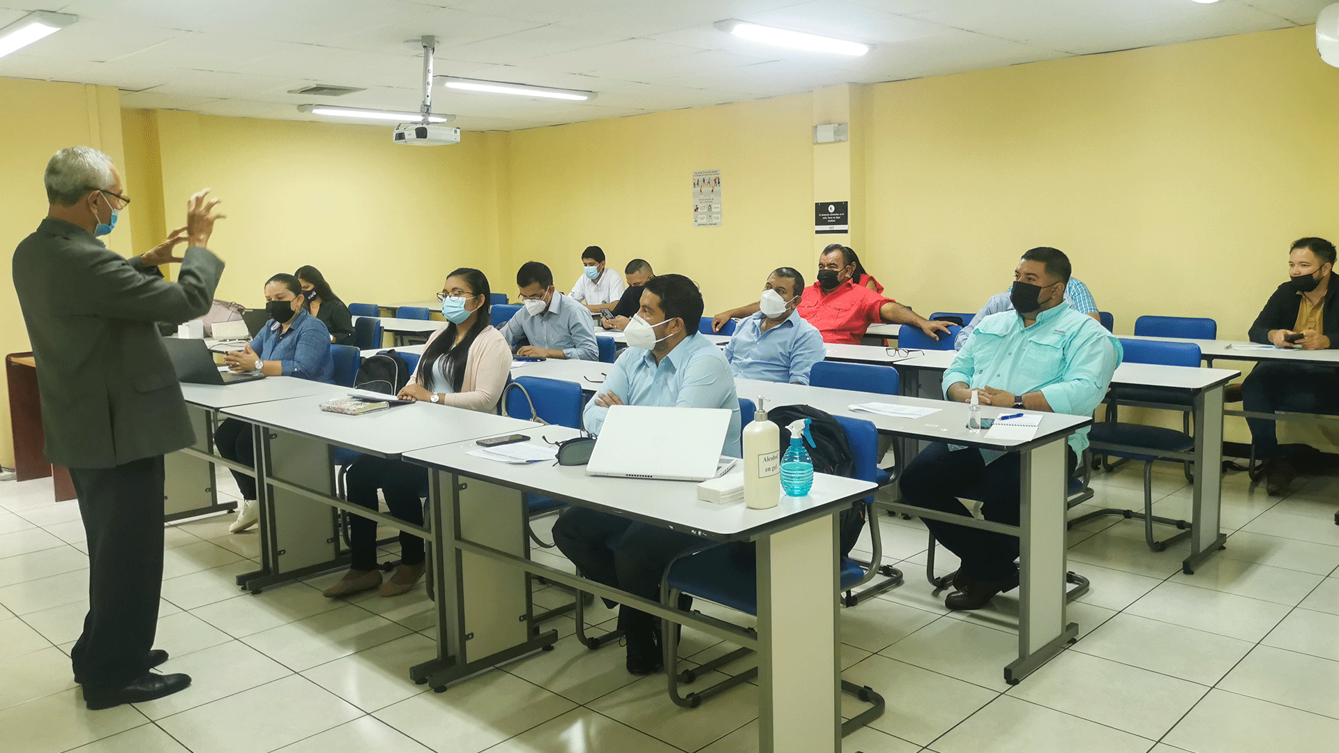 Alcaldes salvadoreños realizan formación en el ICAP