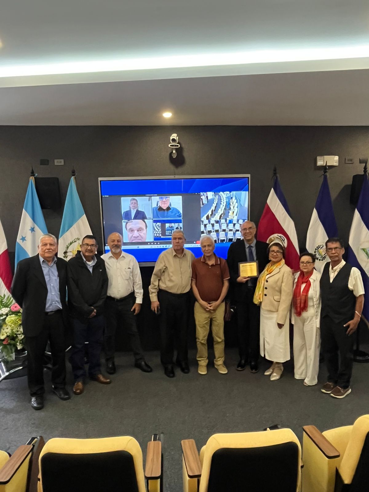 Egresados de la Promoción 1992 rinden homenaje al ICAP